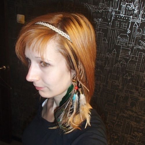 boho-elastische-feest-haarband-met-veren-en-kralen