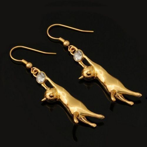 gouden-oorbellen-kat-met-strass-steentje-oorhangers-gold-plated