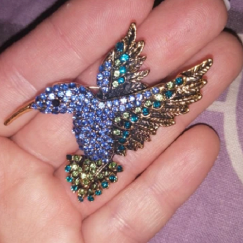 Unisex broche goudkleurige blauwe vogel met steentjes