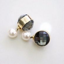 double-dots-oorbellen-inmitatie-parel-vintage-stijl-met-goudkleurige-ring