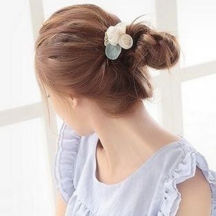 elastische-haarband-twee-uiteinden-met-handgemaakte-bloem-en-knop