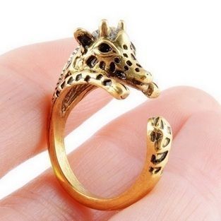 knuckle-ring-giraffe