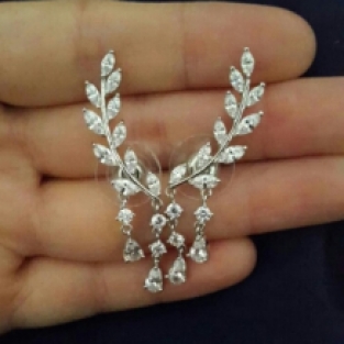 Oorhangers dames zilverkleurige blaadjes met Swarovski kristals